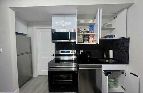 West Edmonton Casa | West Edmonton 2 Bedroom Basement | Free Parking & Fast Internet