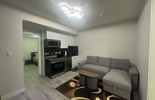 West Edmonton Casa | West Edmonton 2 Bedroom Basement | Free Parking & Fast Internet