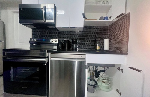West Edmonton Casa | West Edmonton 2 Bedroom Basement | Free Parking & Fast Internet