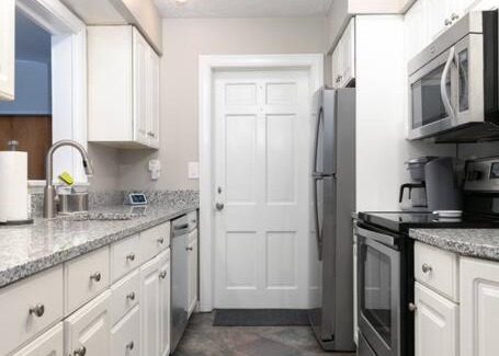 West Elmira Casa | West Elmira 2/1, Sleeps 6, Washer & Dryer, Wi-FI