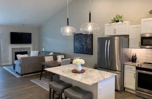 Rimrock Casa | West End Beautifully Furnished 2 Bedroom Townhouse