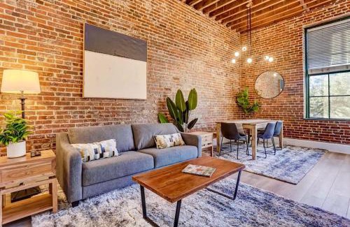 Historic District - North Apartamento | West End Loft - Downtown 5 min walk to River St