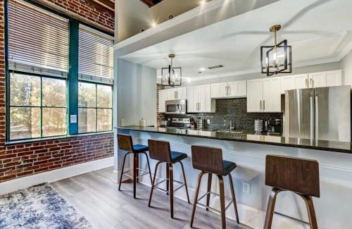 Historic District - North Apartamento | West End Loft - Downtown 5 min walk to River St
