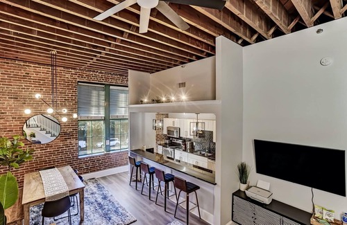 Historic District - North Apartamento | West End Loft - Downtown 5 min Walk to River St