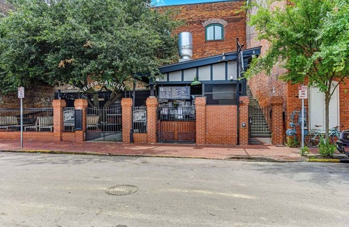 Historic District - North Apartamento | West End Loft - Downtown 5 min Walk to River St