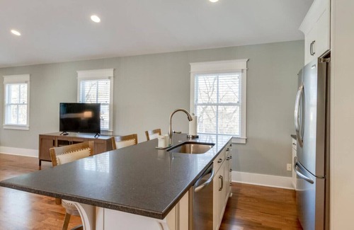 Sylvan Park Apartamento | West End Luxury - 30 Day Rental