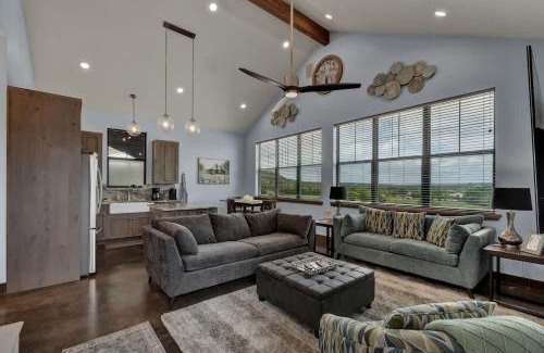 Fredericksburg Casa | West End Nest with Hot Tub!