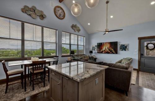Fredericksburg Casa | West End Nest with Hot Tub!