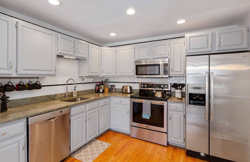 Provincetown Casa | West End Townhome with Stunning Views