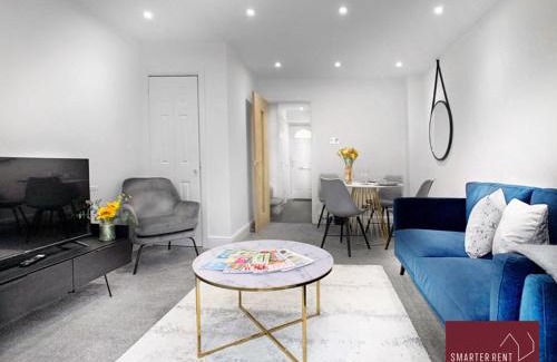 West End Apartamento | West End, Woking - 2 Bed House With Parking and Garden