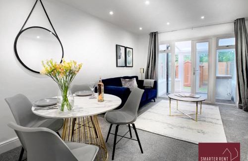 West End Apartamento | West End, Woking - 2 Bed House With Parking and Garden