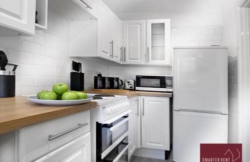West End Apartamento | West End, Woking - 2 Bed House With Parking and Garden