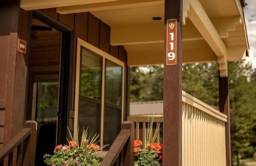 West Glacier Cabina | West Glacier Cabin Village