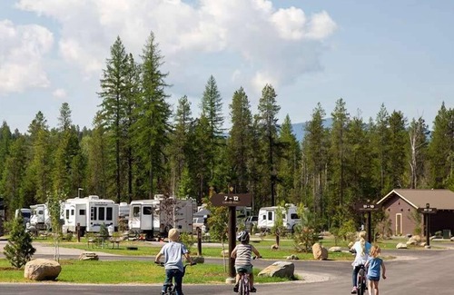 West Glacier Cabina | West Glacier Cabin Village