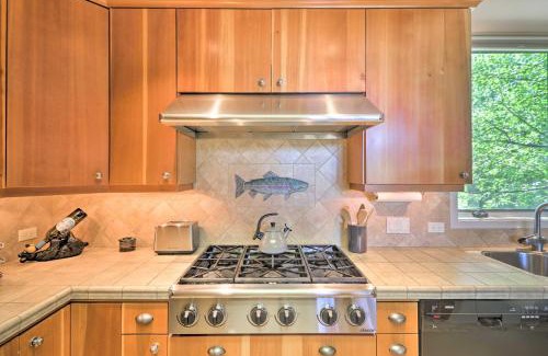 West Glacier Casa | West Glacier Home with Majestic Mountain Views!