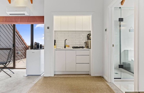 West Harbour Casa | West Harbour Modern Loft Studio with Iconic Skyline