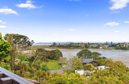 West Harbour Casa | West Harbour Modern Loft Studio with Iconic Skyline