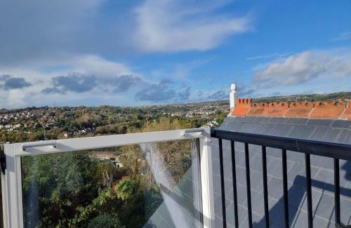 Hastings Apartamento | West Hill Retreat Seaview Balcony Self Catered Loft Studio & Free Offstreet Parking