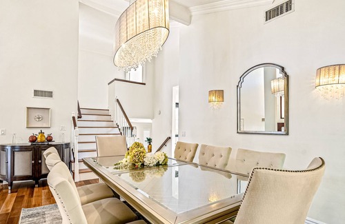 Canoga Park Casa | West Hills modern luxury home with private pool and hot tub, central AC, and W/D