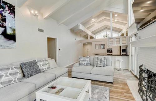 Irving Casa | West Irving Palace Miami Style
