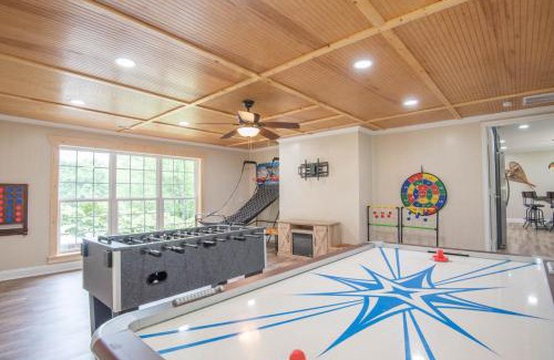 West Jefferson Casa | West Jefferson 3Bd- Hot Tub, Dogs Welcome, Fire Pit & More