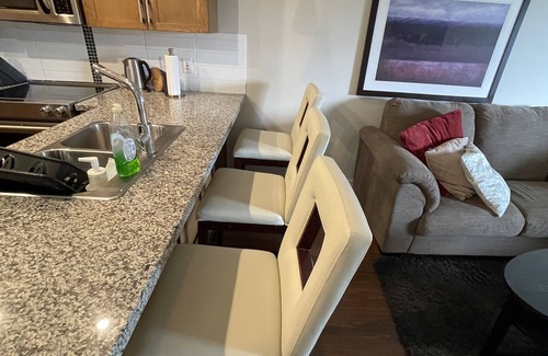 Central Okanagan Condominio | West Kelowna Oasis! Pools, Hot Tubs, & Views!