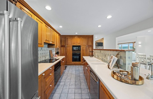 Hammondsport Casa | West Lake Retreat: private lake home on Keuka's west side, sleeps 10