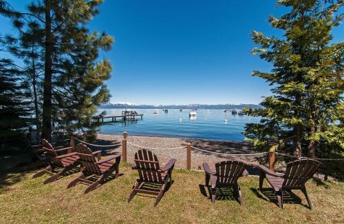 Homewood Casa | West Lake Serenity with 180-Degree Lake Views