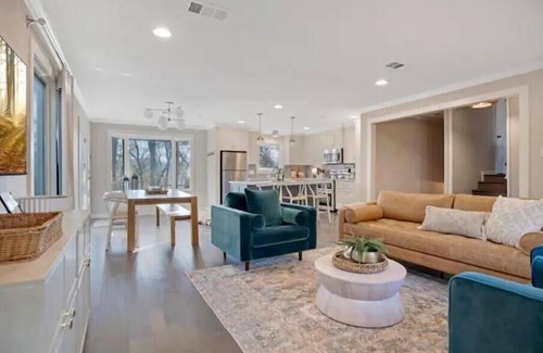 River Mountain Casa | West LR Mid-Century Modern - Evergreen House