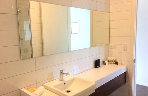Wanaka Hotel | West Meadows Motel