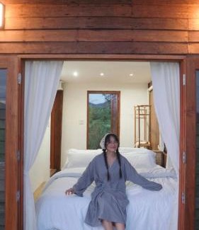 Kanchanaburi Chalet De Esquí | West Mount Cafe & Restaurant
