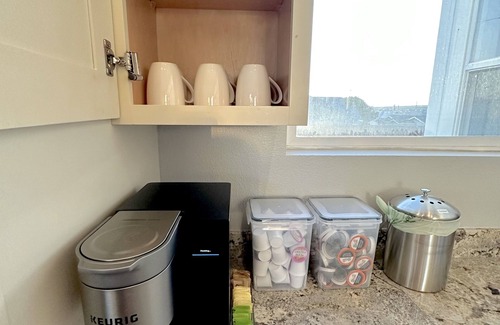 Prescott Condominio | West Oakland 3br/2ba top floor flat ideal for business or family travel