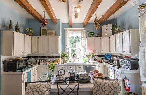 West Fairfax Casa | JARDIN OASIS PASOS DEL CENTRO