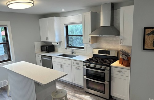 Kamm's Corners Casa | West Park retreat luxury salt water hot tub and heated fiberglass inground pool