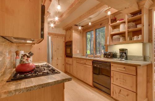 Pineland Casa | West Pine Cabin on the West Shore by Tahoe Getaways - 2 BR w 2 Bonus Rooms, Hot Tub, Pool Table & Pet Friendly