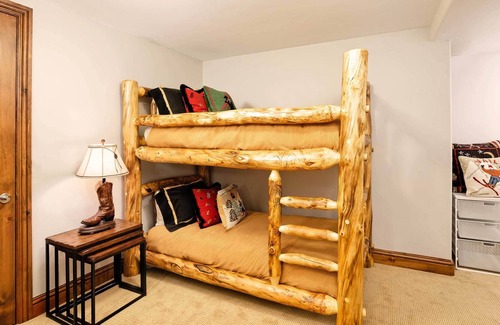 Highland Meadows Casa | West Pine Chalet | 5 Min from Ski Runs w/Hot Tub