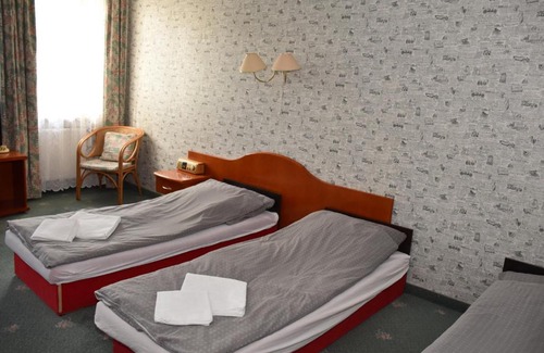 Wlochy Apartamento | West Room & Restaurant