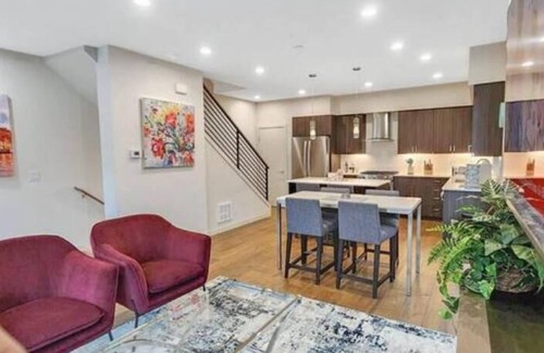 North Admiral Casa | West Seattle's Modern Townhome