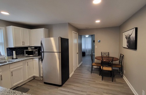 Evansville Casa | West Side Cottage - Cute 2 bed/1 bath, great for extended stays in Evansville!