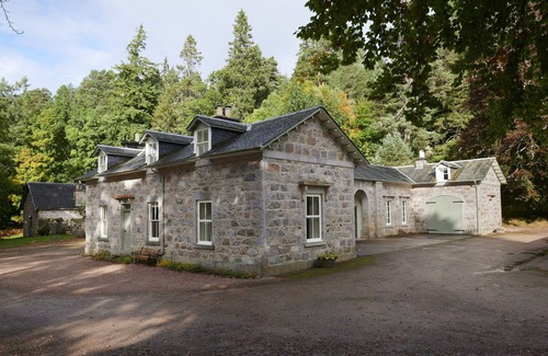 Nairn Casa | West Stables Cottage - Glenferness Estate
