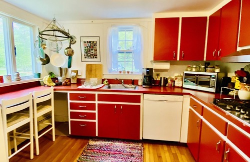 Vineyard Haven Casa | West Tisbury home Walk to Beach and Pond