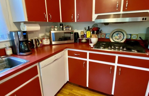 Vineyard Haven Casa | West Tisbury home Walk to Beach and Pond
