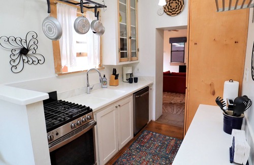 West University Casa | West University Historic District Bungalow In The Heart Of The Action