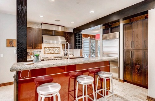 Highland Meadows Casa | West Vail Retreat | Hot Tub & Free Village Parking | 5 Mins to Mountain