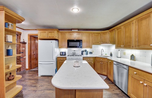West Valley Otro | West Valley Dream! Pet Friendly Farmhouse located 12 minutes from Ellicottville