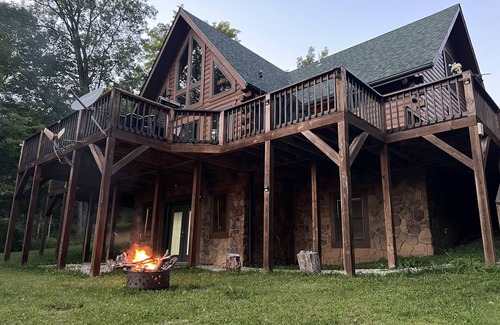 Mace Cabina | West Virginia Luxury Cabin, near Snowshoe, in Beautiful Sunset Mountain Village
