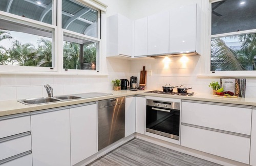 Agnes Water Casa | WESTACOMBE - boat parking plus amazing pool, pet friendly