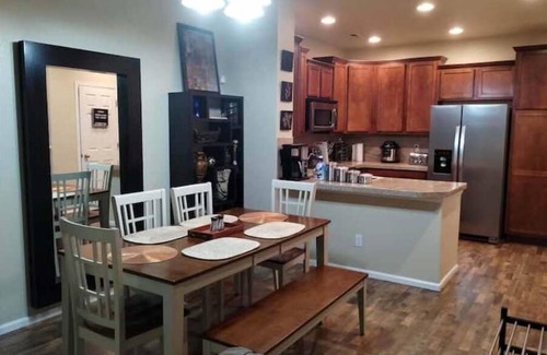 Northglenn Casa | Westbury Townhome with community pool