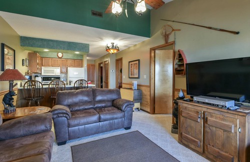 Notch Estates Condominio | Westcreek Lodge @ Notch-vaulted Ceilings, 2 Pools, Private Lake, 1 Mile to Sdc!