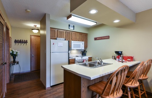 Notch Estates Cabina | Westcreek Ranch @ Notch - NO Stairs! 2 Pools, Fishing Lake, 1 Mile to Sdc!